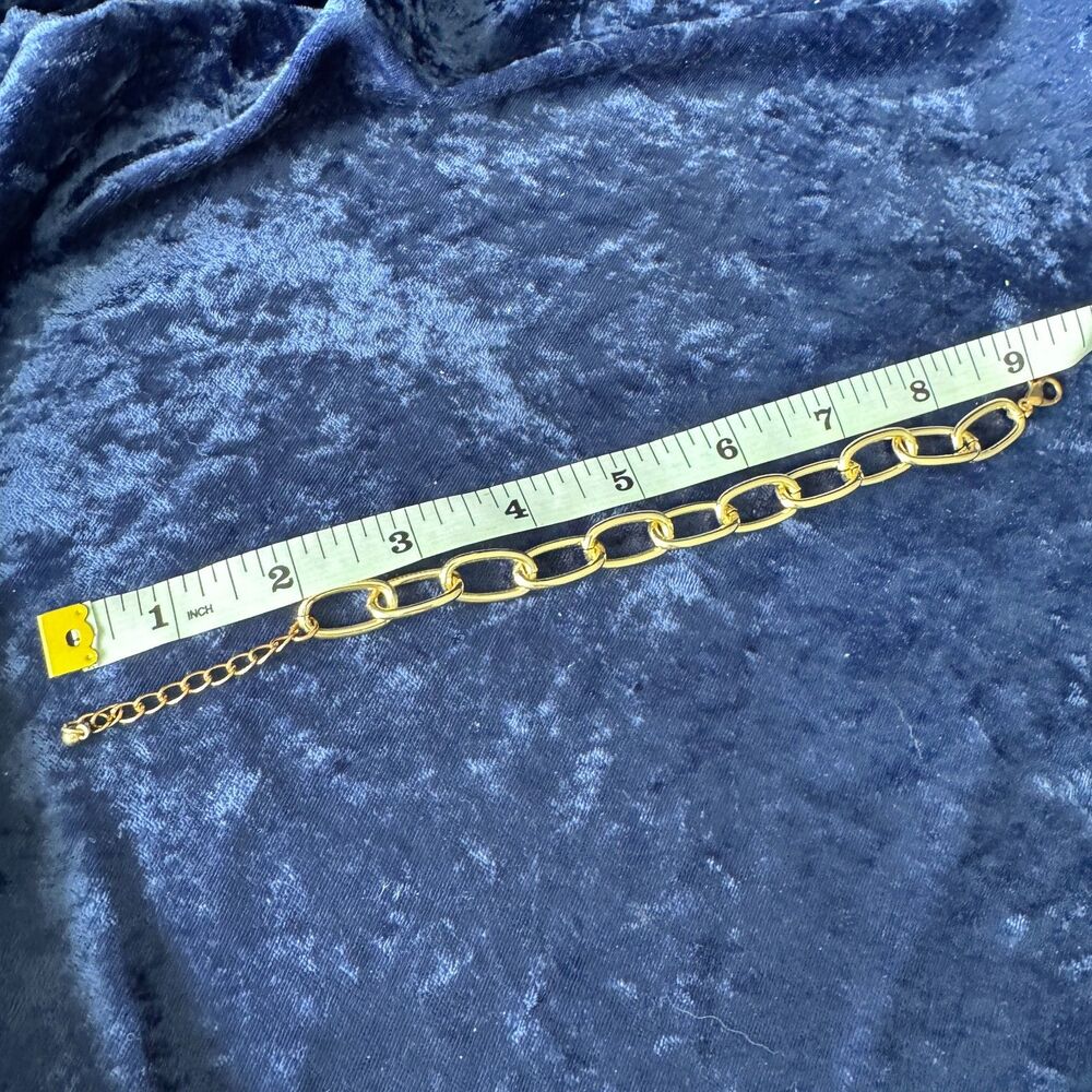 5/$25 Gold Large Chain Loop Bracelet - Picture 3 of 3